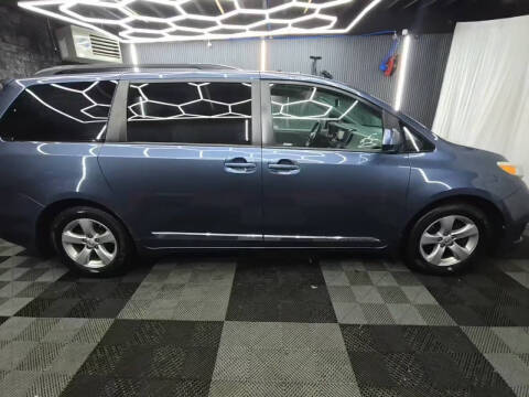 2017 Toyota Sienna LE 8-Passenger