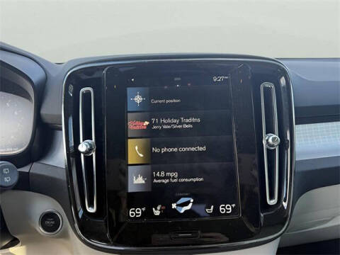 2022 Volvo XC40 T5 Momentum