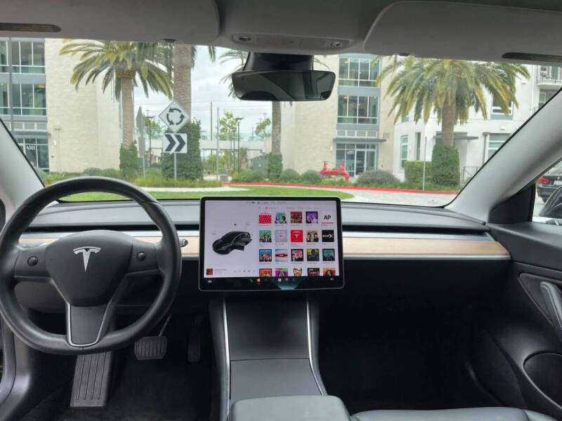 2019 Tesla Model 3 Standard Range Plus