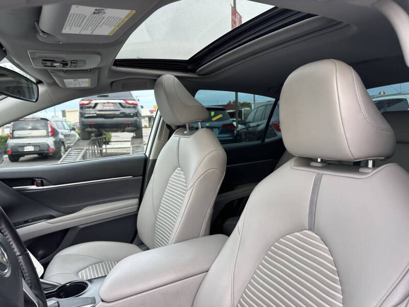 2020 Toyota Camry SE