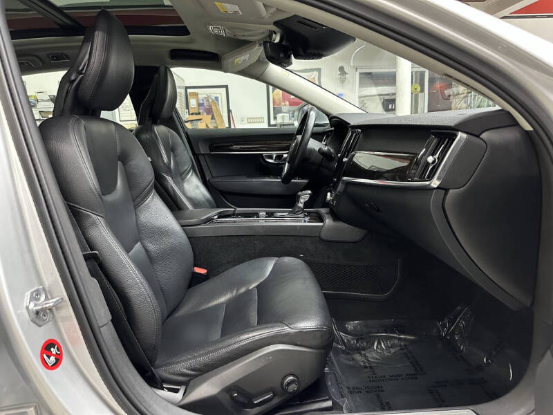 2018 Volvo S90 T5 Momentum