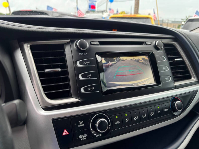 2017 Toyota Highlander LE