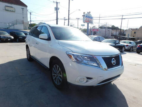 2016 Nissan Pathfinder for sale at AMD AUTO in San Antonio TX
