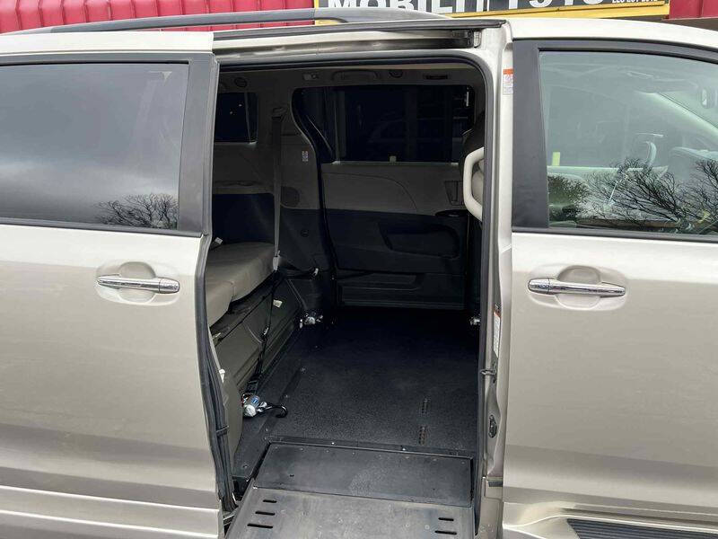 2016 Toyota Sienna