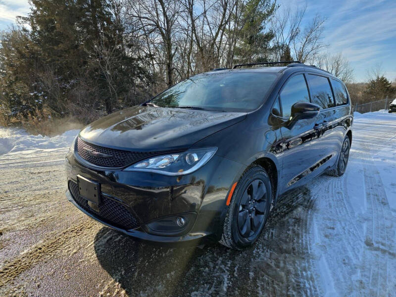 2020 Chrysler Pacifica Hybrid Limited's photo