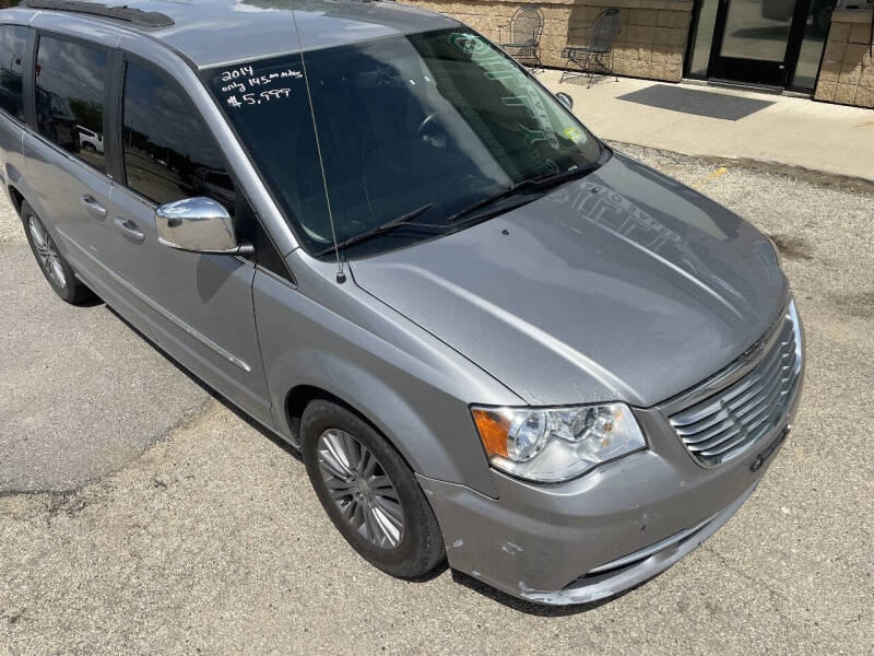 2014 Chrysler Town and Country Touring-L