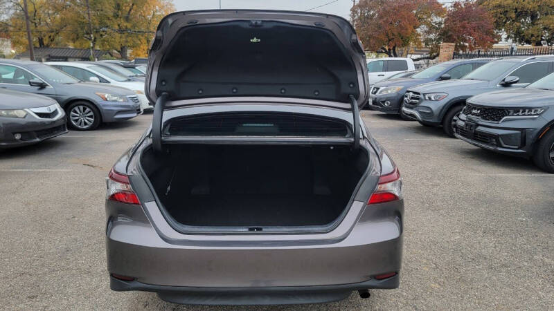 2022 Toyota Camry LE