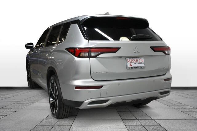 2023 Mitsubishi Outlander SE