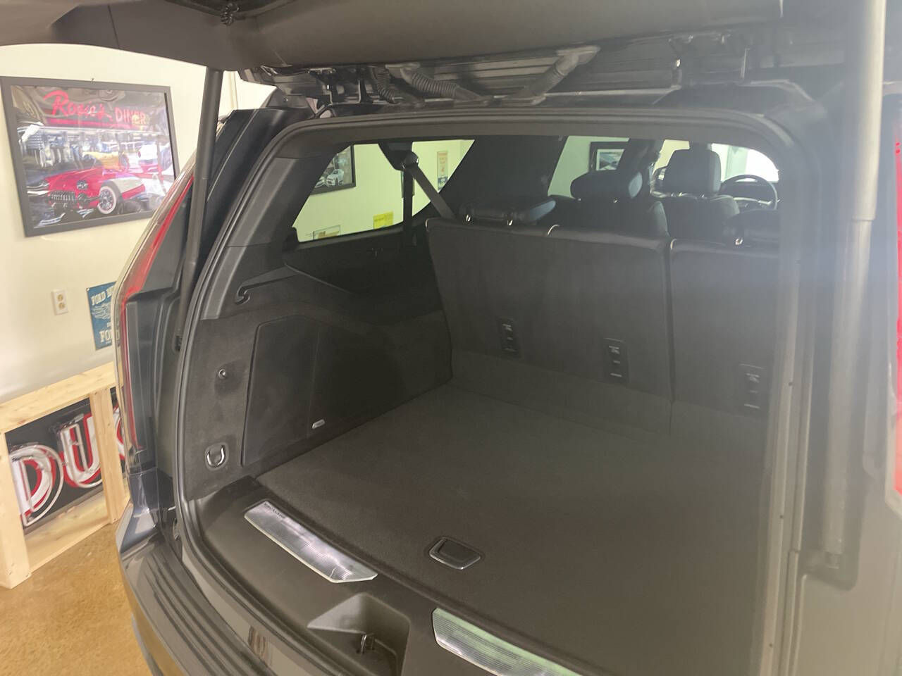 2023 Cadillac Escalade ESV 32