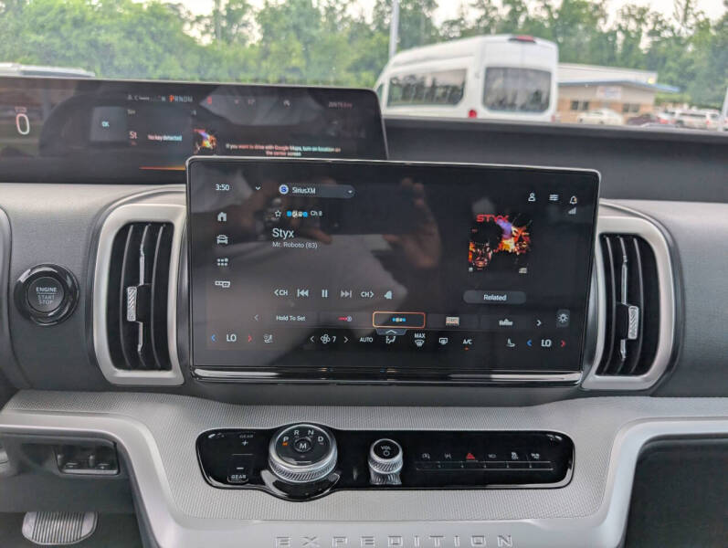 2025 Ford Expedition Active