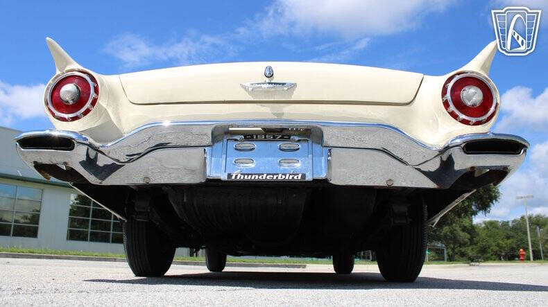 1957 Ford Thunderbird
