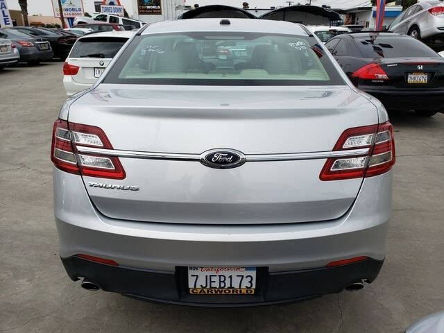 2015 Ford Taurus