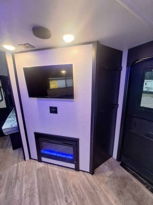 2021 Forest River Cherokee Grey Wolf 28DT