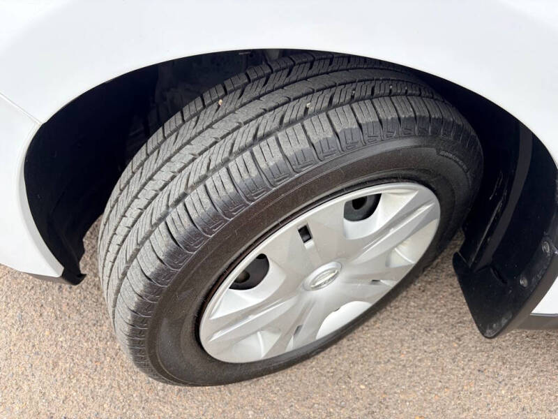 2011 Nissan Versa 1.8 S