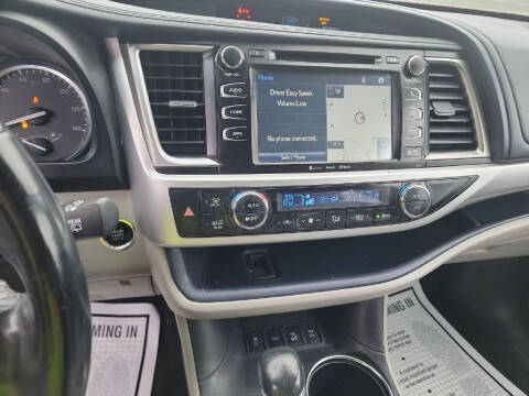 2017 Toyota Highlander SE