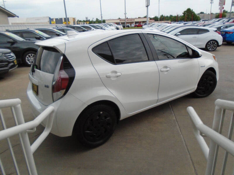 2016 Toyota Prius c Two