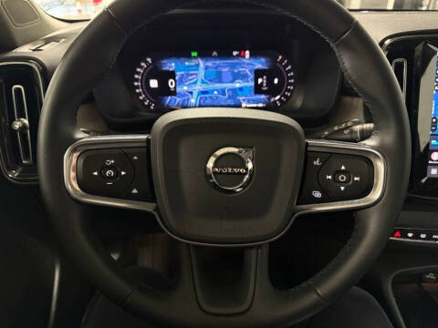 2024 Volvo XC40 B5 Ultimate Dark Theme