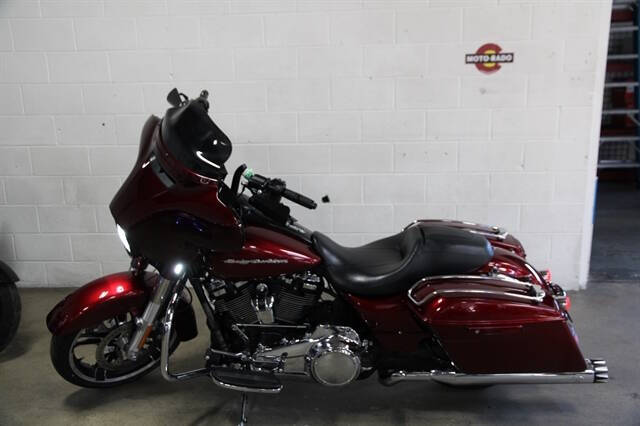 2017 Harley-Davidson STREET GLI