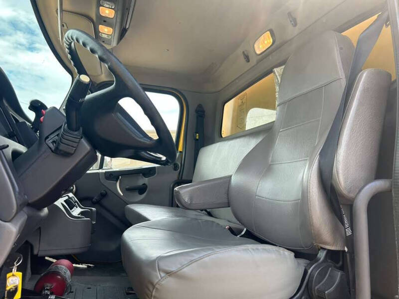 2020 Freightliner M2 106