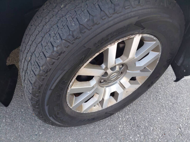 2012 Nissan Pathfinder LE