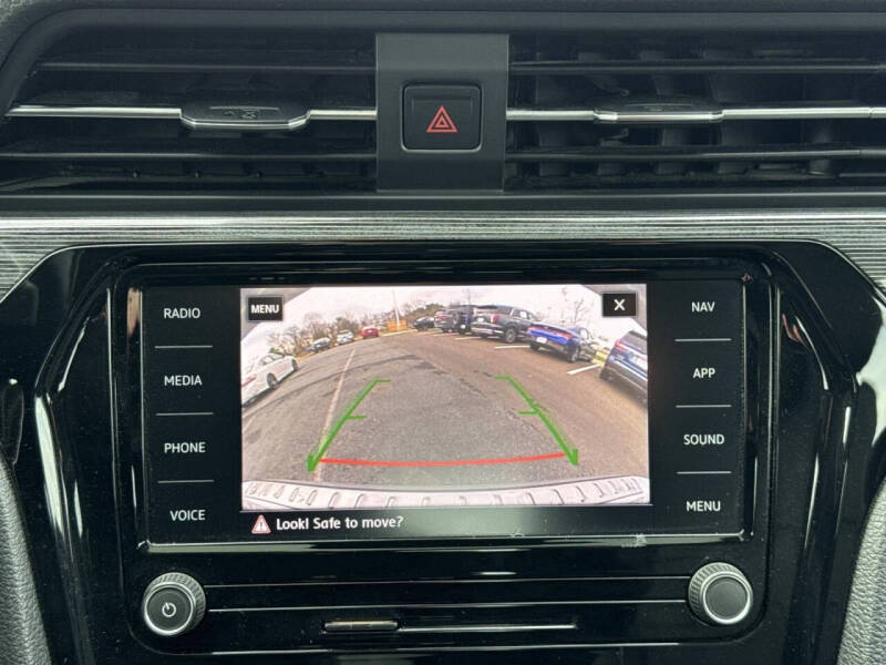 2021 Volkswagen Passat R-Line