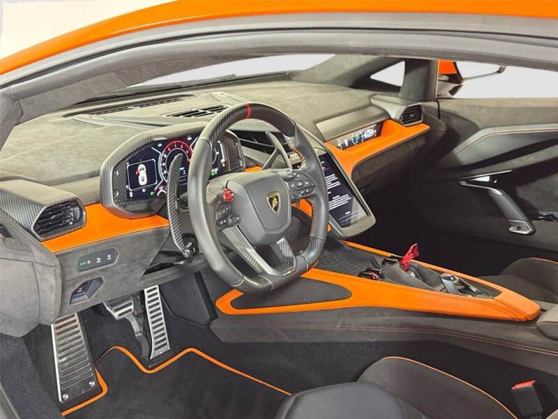2024 Lamborghini Revuelto