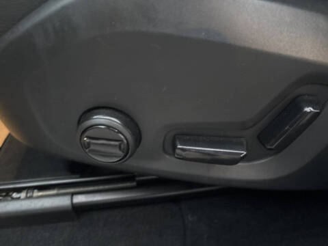 2025 Volvo XC60 B5 Core Dark Theme