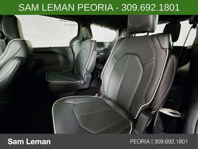 2027 Chrysler Pacifica Limited