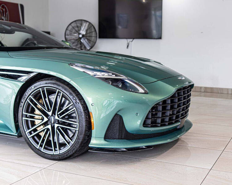 2025 Aston Martin DB12 V8