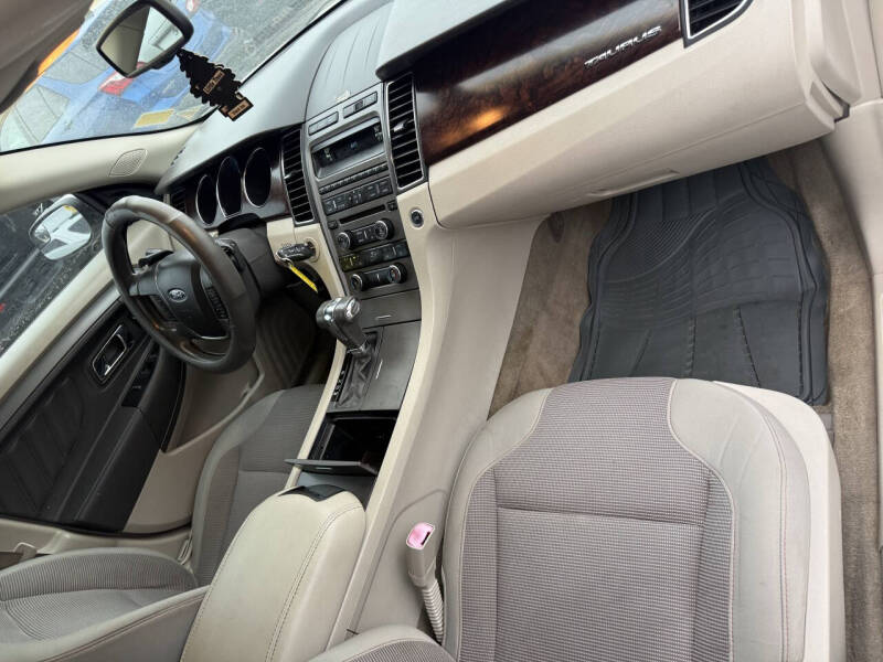 2011 Ford Taurus SEL