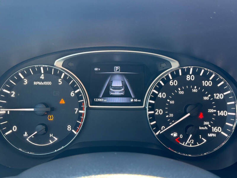 2016 Nissan Pathfinder SV