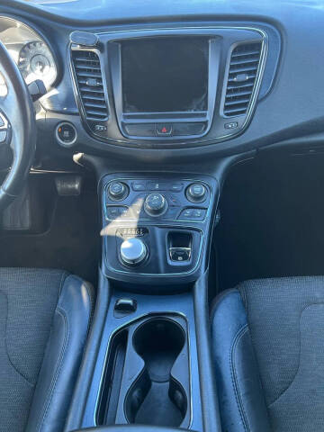 2016 Chrysler 200 S