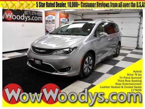 2017 Chrysler Pacifica Hybrid for sale at WOODY'S AUTOMOTIVE GROUP in Chillicothe MO