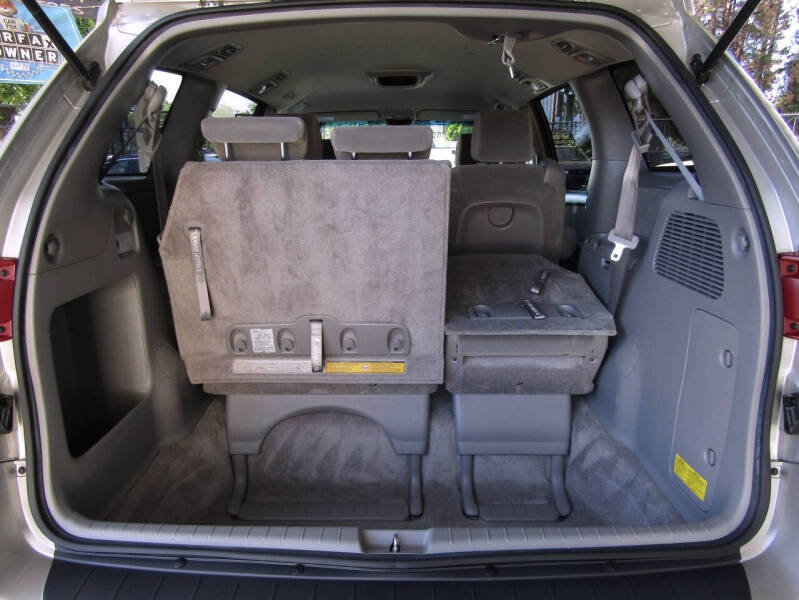 2005 Toyota Sienna LE 7 Passenger