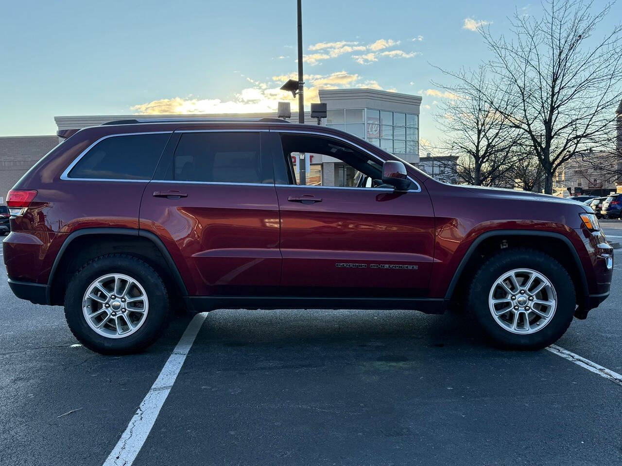 2019 Jeep Grand Cherokee Laredo E photo 12