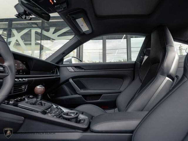 2025 Porsche 911 Carrera