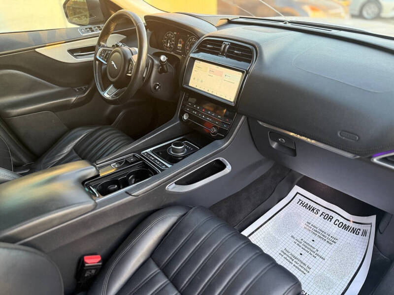 2019 Jaguar F-PACE 30t Portfolio