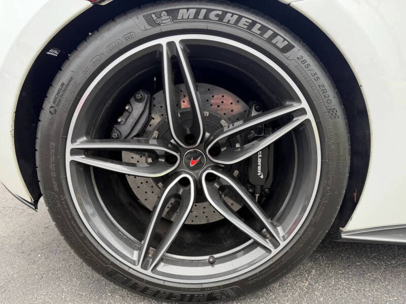 2017 McLaren 570GT
