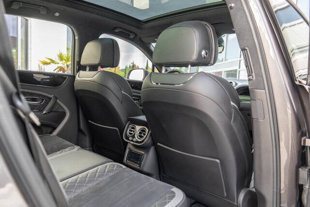 2020 Bentley Bentayga 29