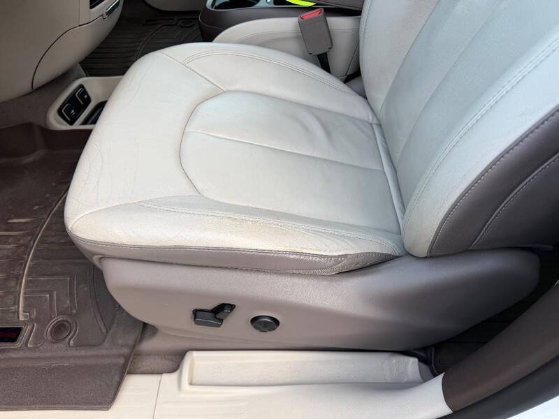 2017 Chrysler Pacifica Touring-L