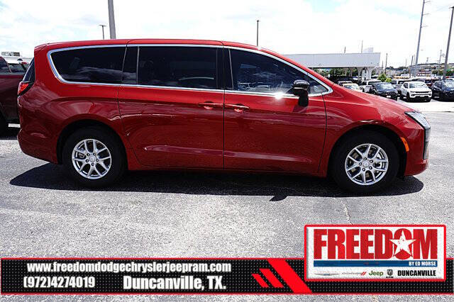 2027 Chrysler Pacifica Select