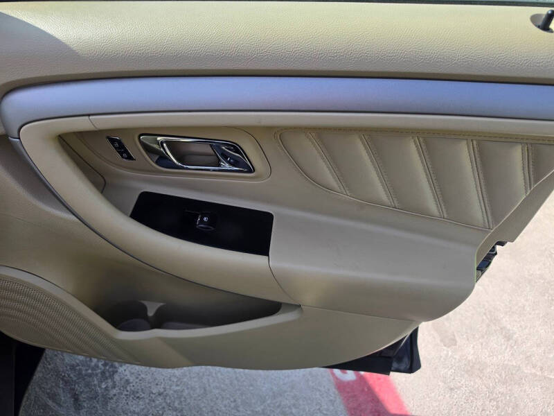 2013 Ford Taurus SE