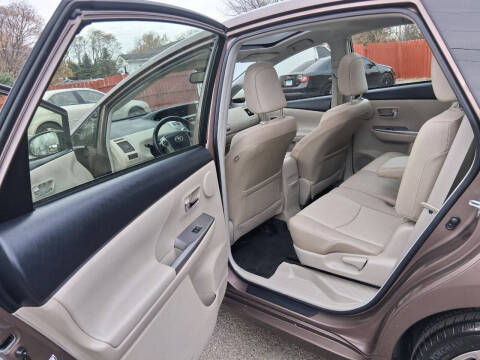 2015 Toyota Prius v Five