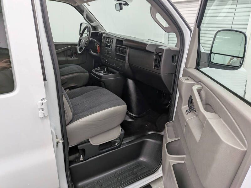 2025 GMC Savana 2500
