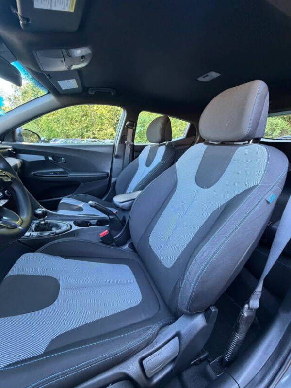 2020 Hyundai Veloster 2.0L
