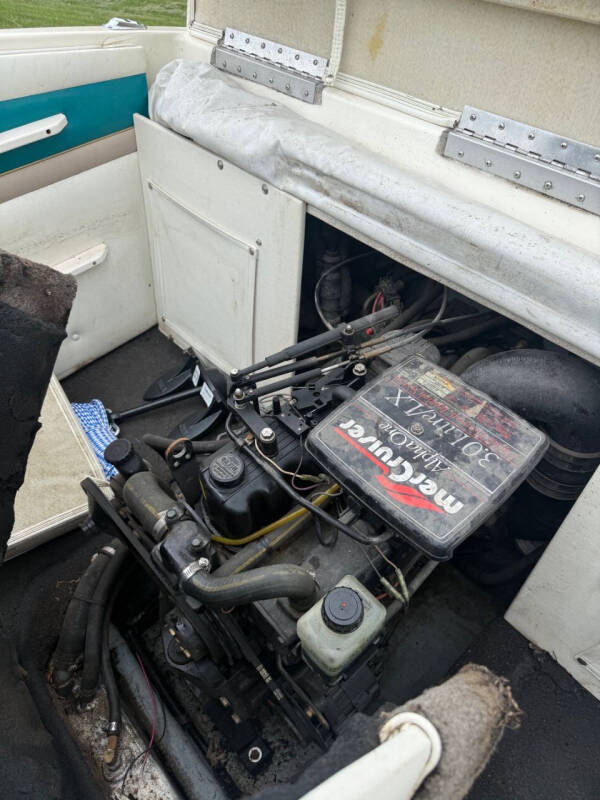 1995 Rinker 18 bowrider