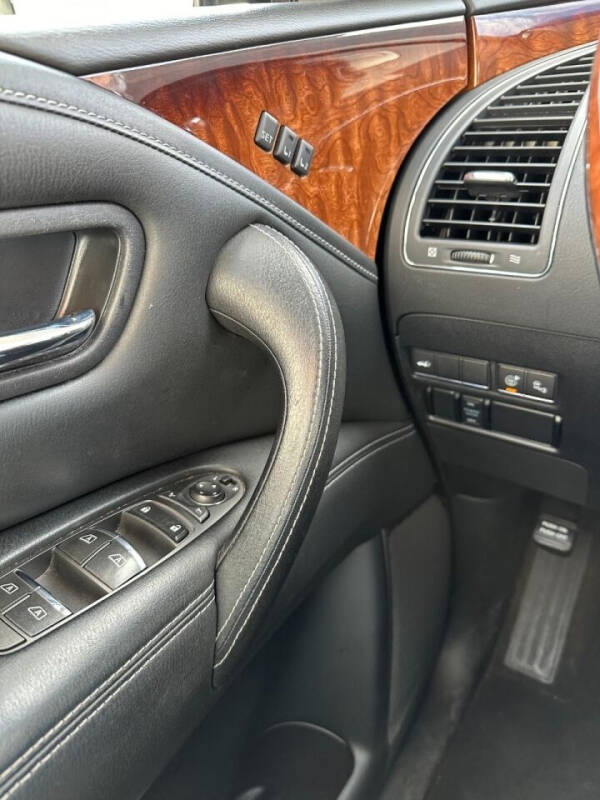 2017 Infiniti QX80 Signature Edition