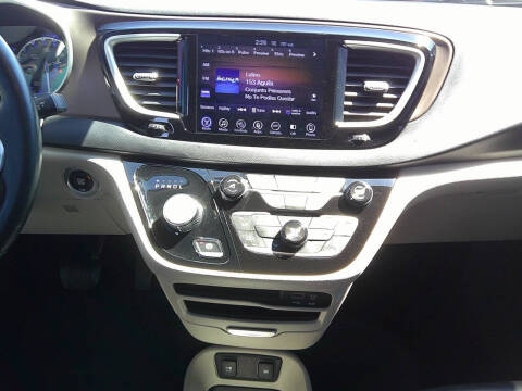 2017 Chrysler Pacifica Touring-L