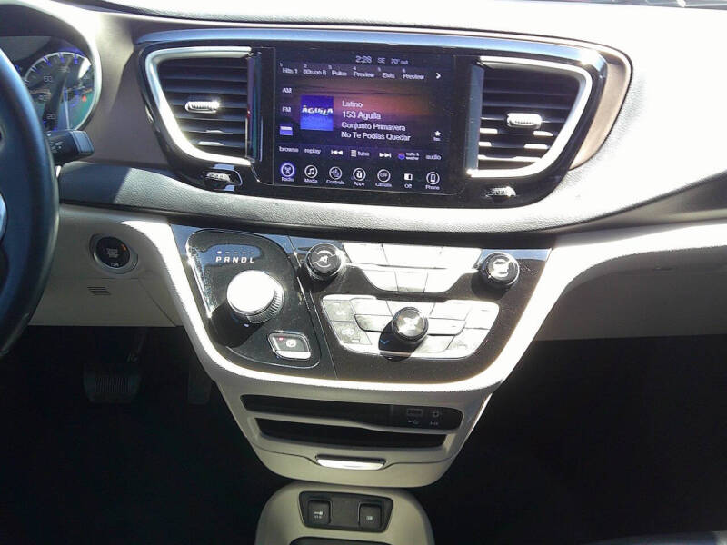 2017 Chrysler Pacifica Touring-L