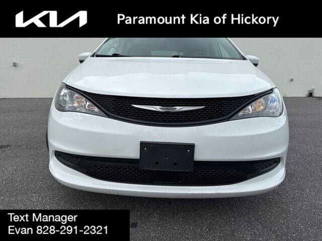 2023 Chrysler Voyager LX